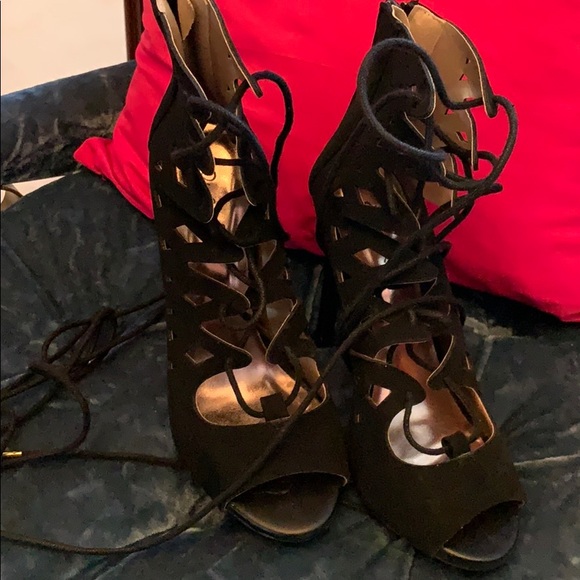 Cut out lace up ankle boots! - Picture 3 of 3